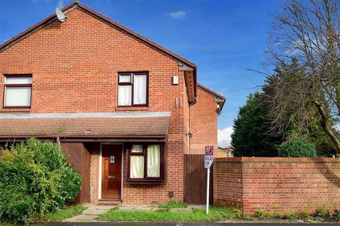 1 bedroom terraced house to rent, RM8 1YE