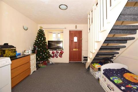 1 bedroom terraced house to rent, RM8 1YE