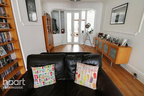 140 Herent Drive, Ilford, IG5 0HH