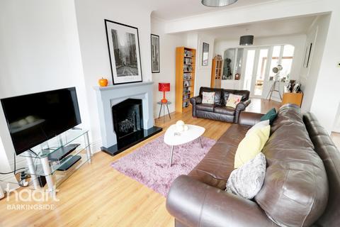 140 Herent Drive, Ilford, IG5 0HH
