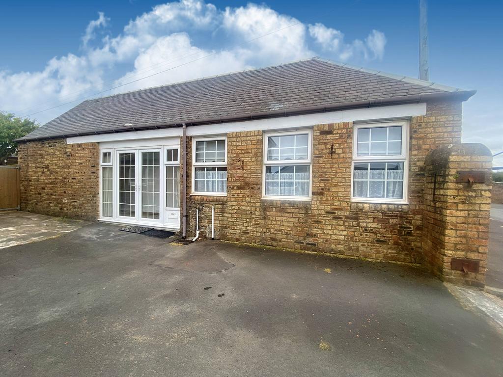 Ayr Road, Prestwick KA9 2 bed bungalow to rent £800 pcm (£185 pw)