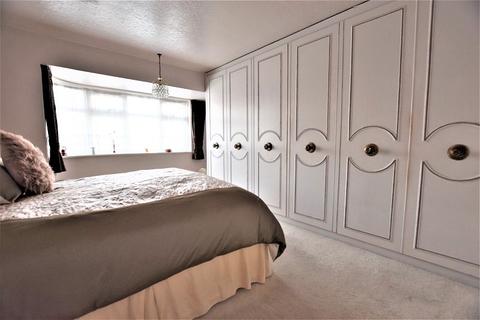 66 Herent Drive, Ilford, IG5 0HG