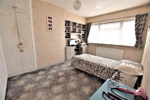 66 Herent Drive, Ilford, IG5 0HG
