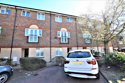20 Quarles Park Road, Chadwell Heath, Romford, RM6 4DE