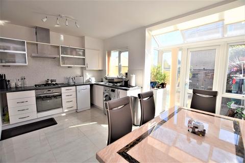 20 Quarles Park Road, Chadwell Heath, Romford, RM6 4DE