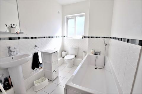 20 Quarles Park Road, Chadwell Heath, Romford, RM6 4DE