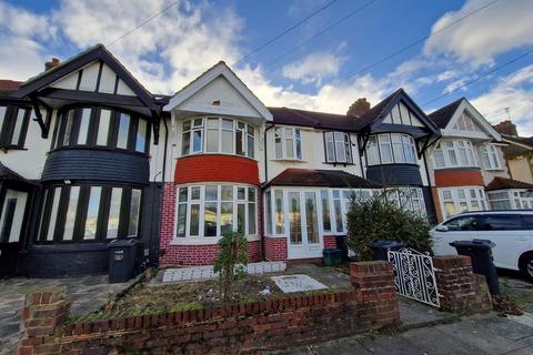 3 bedroom terraced house to rent, Werneth Hall Road, Clayhall. IG5 0DA