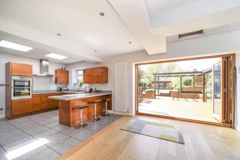 46 High Drive, New Malden, KT3 3UB