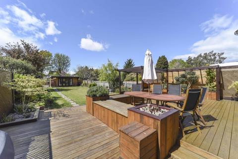 46 High Drive, New Malden, KT3 3UB
