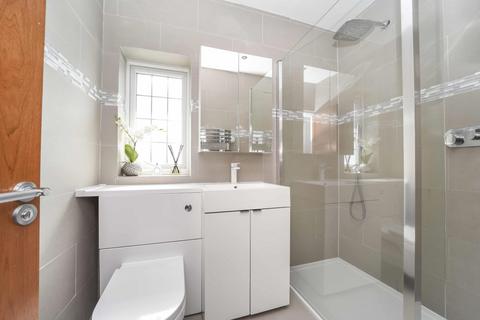 46 High Drive, New Malden, KT3 3UB