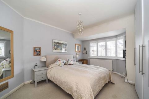 46 High Drive, New Malden, KT3 3UB
