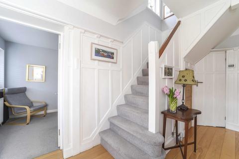 46 High Drive, New Malden, KT3 3UB