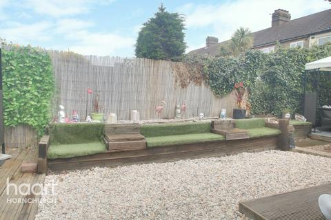 12 Upper Rainham Road, Hornchurch, RM12 4BZ