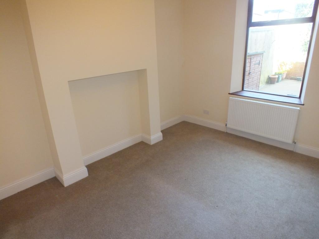 Benfieldside Road, Shotley Bridge, DH8 3 bed terraced house £675 pcm