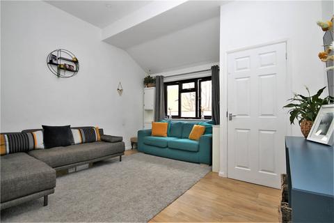 36 Camille Close, London, SE25 4EW
