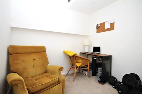 36 Camille Close, London, SE25 4EW