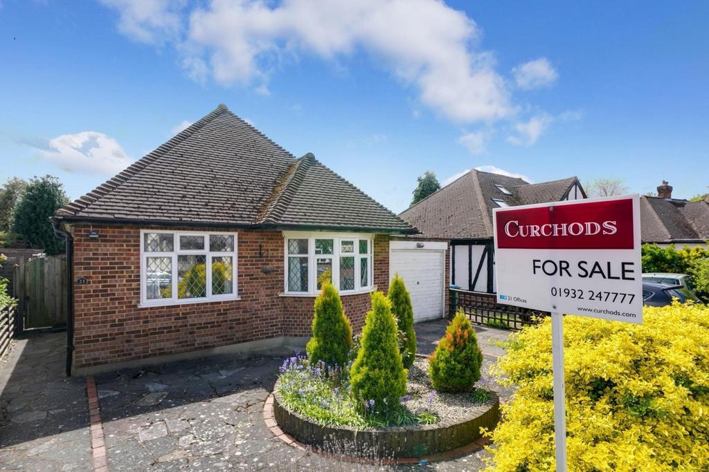 Wolsey Drive, WaltonOnThames, KT12 2 bed detached bungalow £550,000