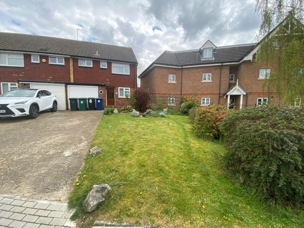 Brookhill Close EN4 2 bed semidetached house £469,995