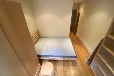 31a Regina Road, London, N4 3PT