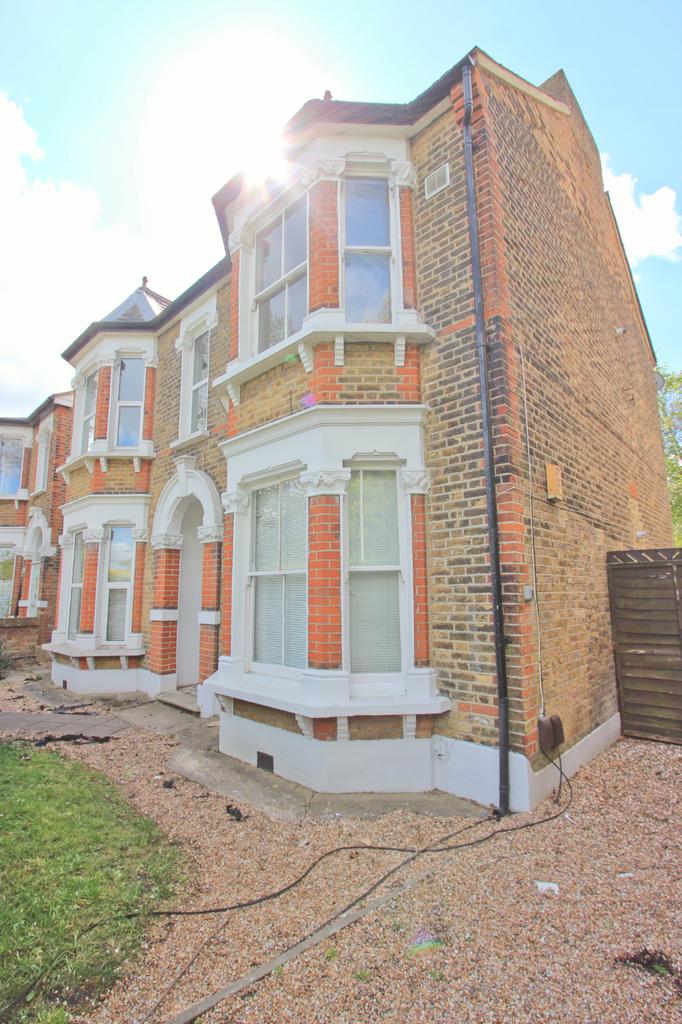 Capel Road, Forest Gate, London E7 2 bed flat for sale £365,000