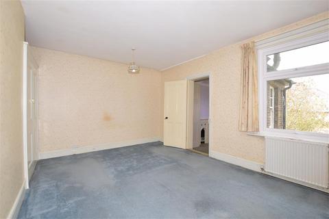 21 Poplar Road, Leatherhead, KT22 8SF
