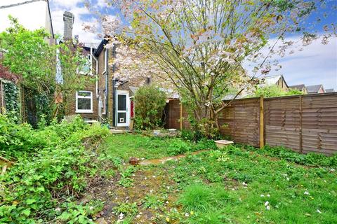 21 Poplar Road, Leatherhead, KT22 8SF