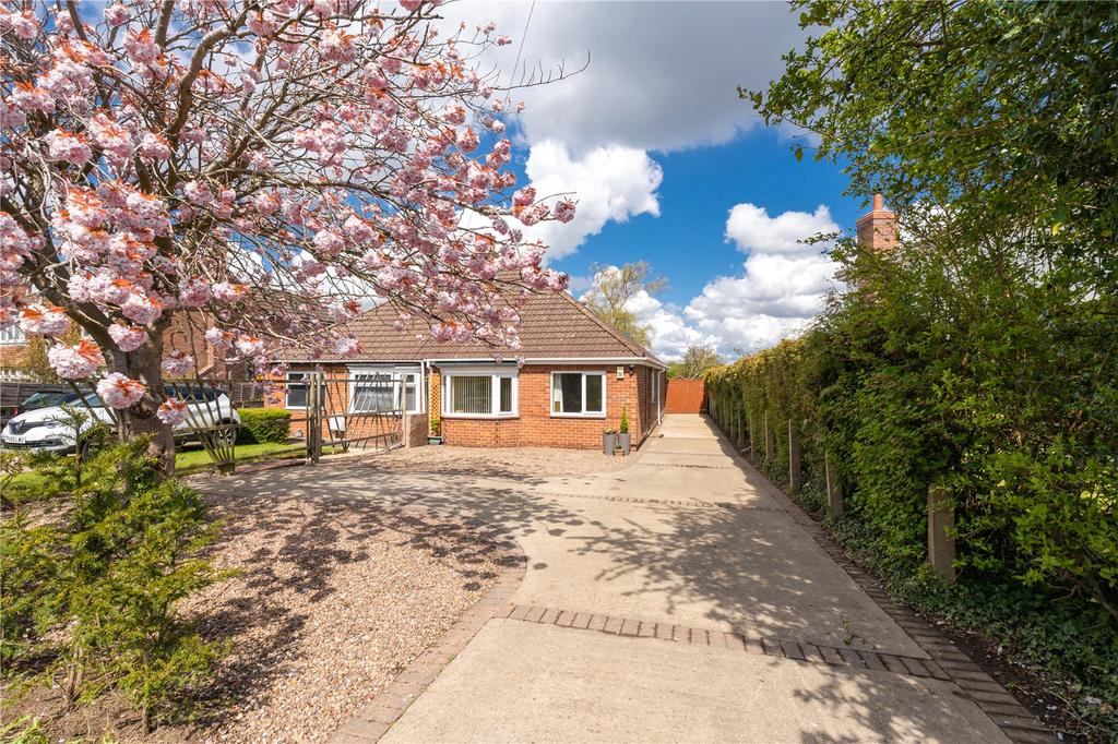 Waltham Road, BarnoldbyleBeck... 3 bed bungalow £175,000