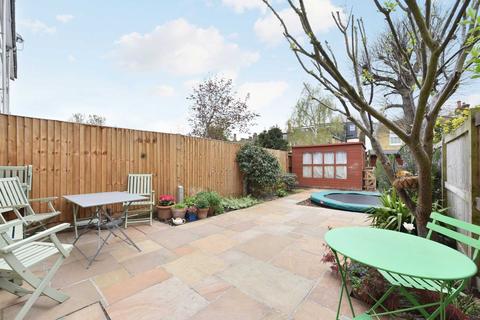 6 Limewood Close, London, W13 8HL