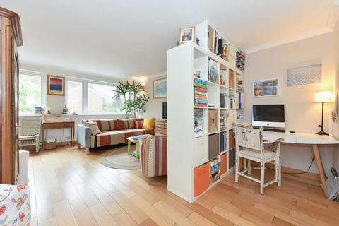 6 Limewood Close, London, W13 8HL