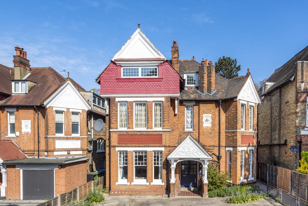 West Park Mottingham SE9 2 bed flat £475,000