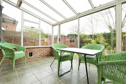 39 Kingsley Grove, Reigate, RH2 8DU