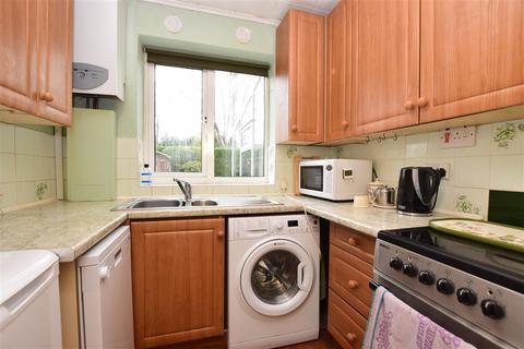 39 Kingsley Grove, Reigate, RH2 8DU