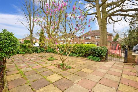 39 Kingsley Grove, Reigate, RH2 8DU