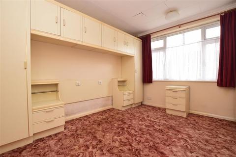 39 Kingsley Grove, Reigate, RH2 8DU