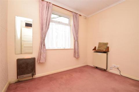 39 Kingsley Grove, Reigate, RH2 8DU
