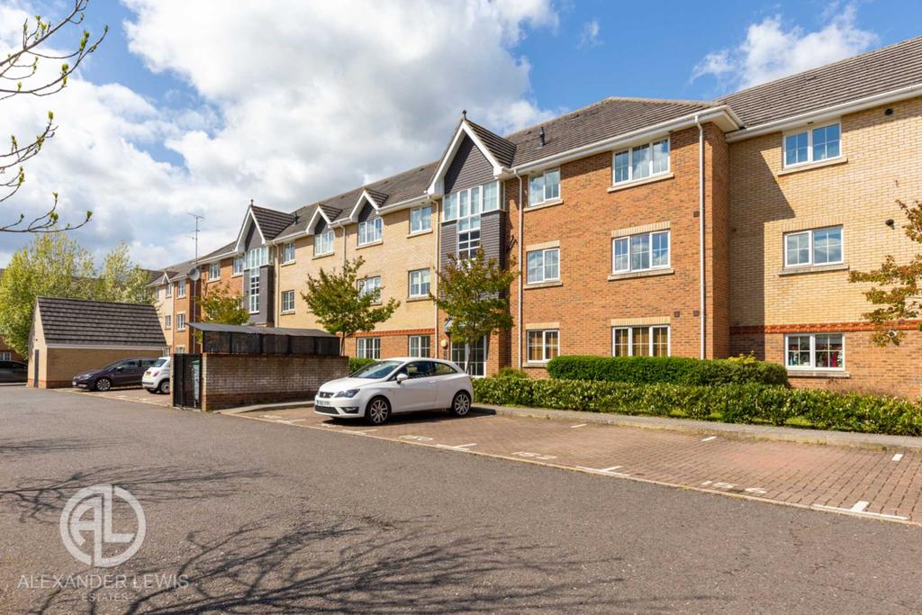 Priestley Road, Stevenage, SG2 0BP 2 bed apartment - £235,000