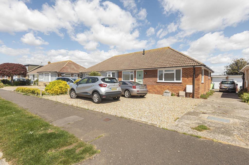 Chichester Way, Selsey, PO20 2 bed bungalow for sale £350,000