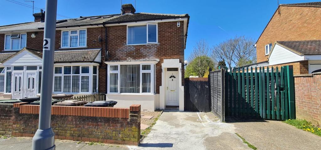 End of terrace 2 bedroom house on stapleford road