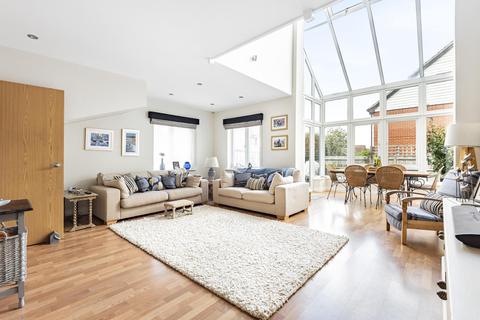 12 Macdowall Road, Guildford, GU2 9LD