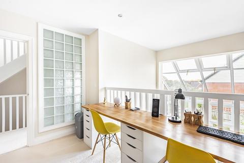 12 Macdowall Road, Guildford, GU2 9LD