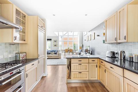 12 Macdowall Road, Guildford, GU2 9LD