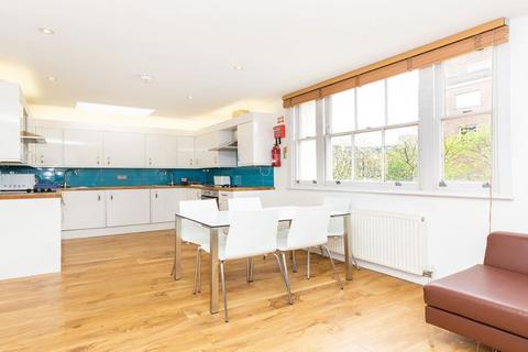 3 bedroom apartment to rent - WC1E