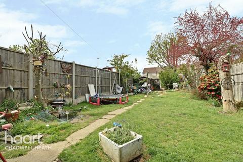 16 Crabtree Avenue, Romford, RM6 5EX