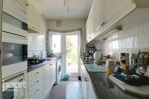 87 Dagenham Road, Romford, RM7 0DH
