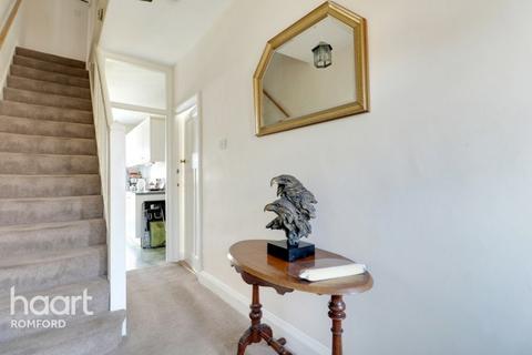87 Dagenham Road, Romford, RM7 0DH