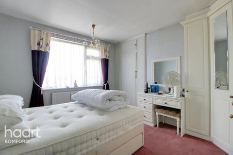 87 Dagenham Road, Romford, RM7 0DH