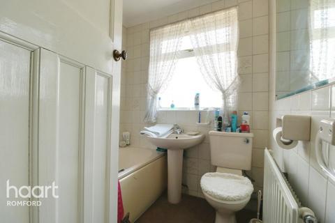 87 Dagenham Road, Romford, RM7 0DH