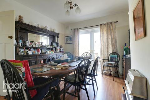 87 Dagenham Road, Romford, RM7 0DH
