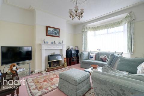 87 Dagenham Road, Romford, RM7 0DH