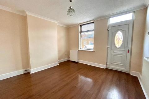 3 bedroom end of terrace house to rent, New Street, Huthwaite, Nottinghamshire